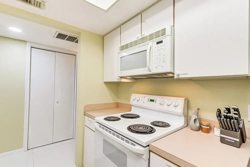 Houston Condo w/ Pool Access ~ 1 Mi to NRG Stadium