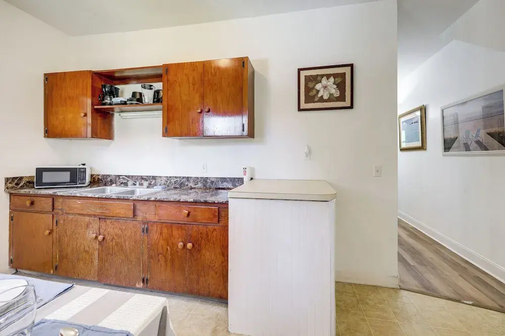 Walk to Food & Art: Condo in Historic Riverside
