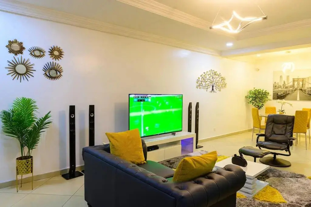Luxury 4 Bedrooms Apartment 24Hrs Elect/WIFI/Security