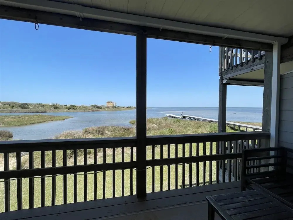 Sw 3 Finns Up 1 Bedroom Condo by RedAwning