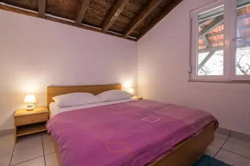 Holiday House Stipe