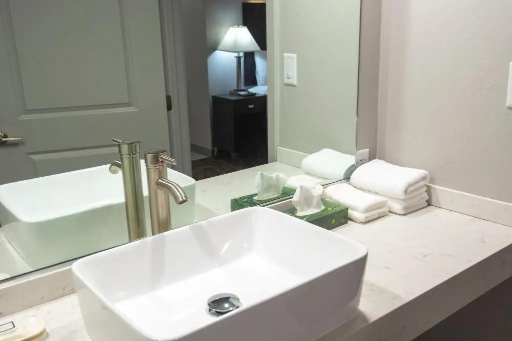 Americana Modern Hotel