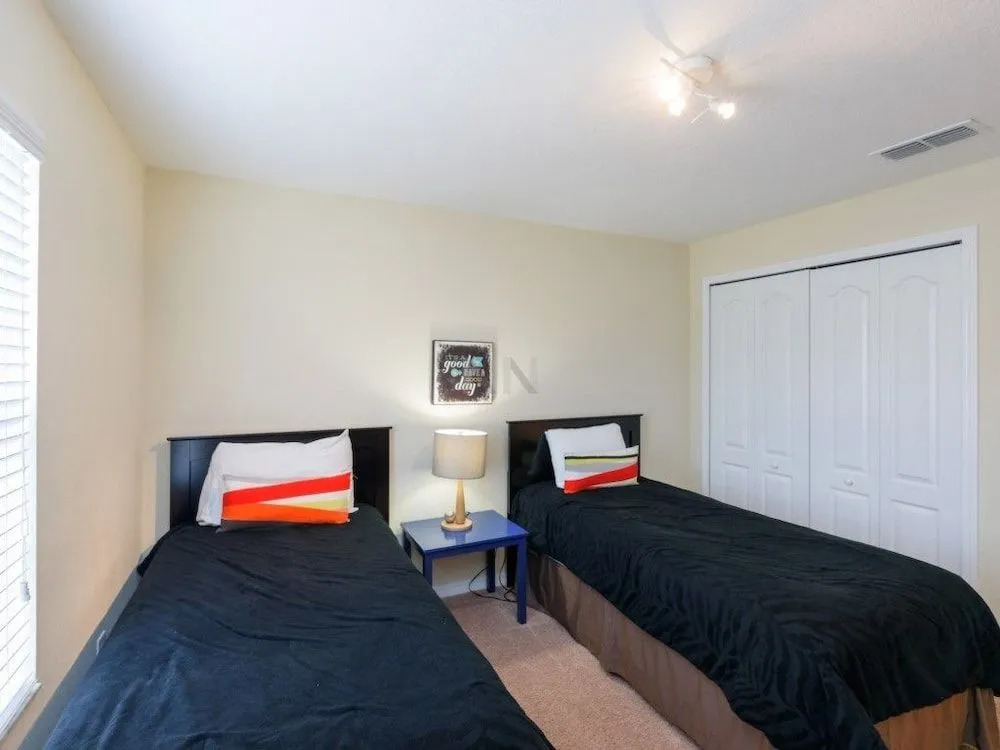 Paradise Palms Vacation Home 4 Bedrooms townhouse by RedAwning