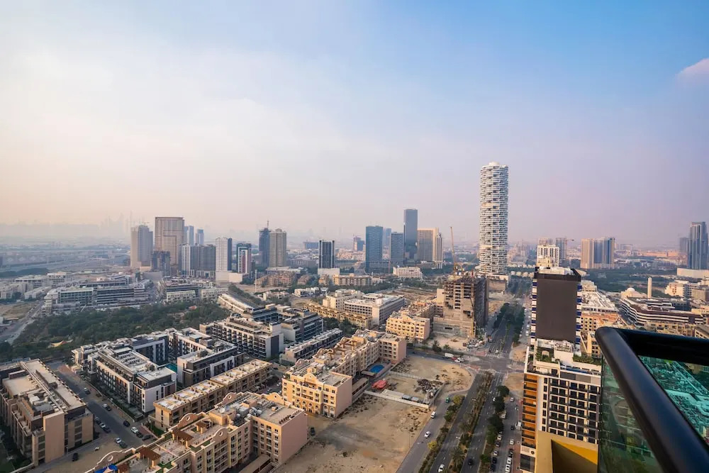 Tanin - Modern Spacious 1BR Apartment With 2 Balconies