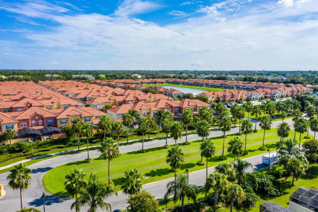 Spetacular TownHome With Private Pool close to Disney 8919PP