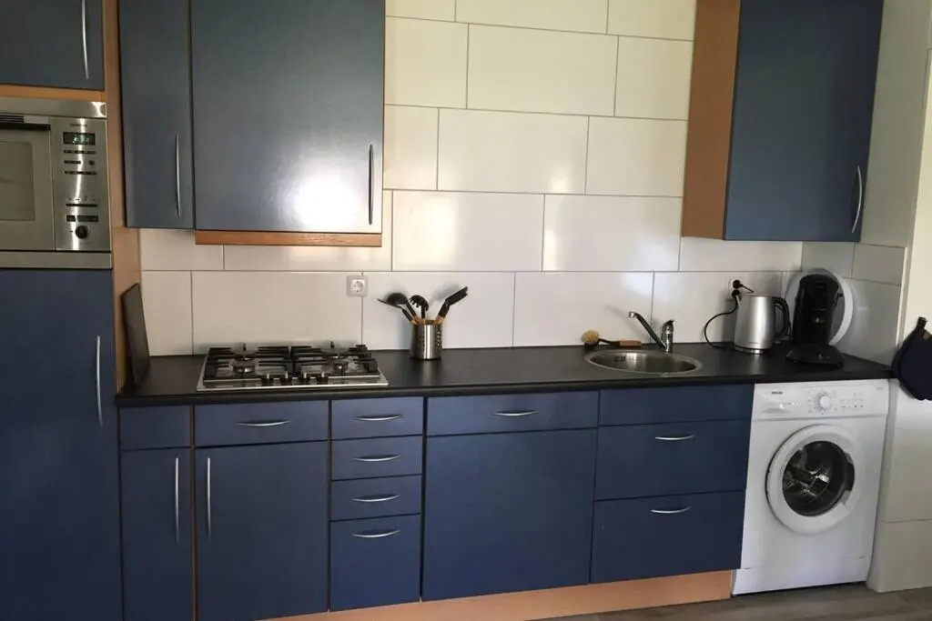 Bungalow op bedrijf met melkkoeien