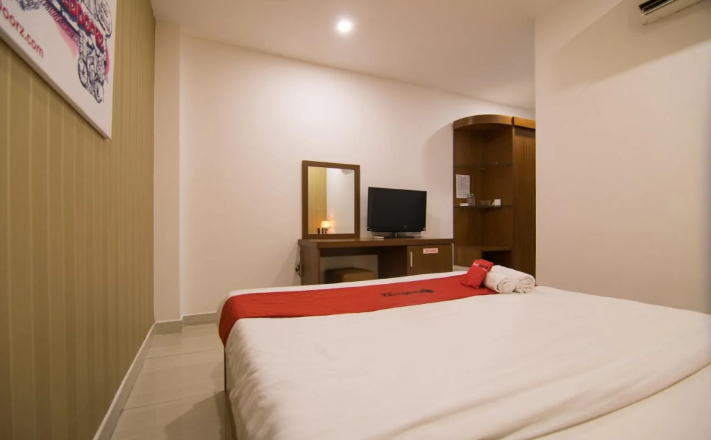 RedDoorz Plus @ Trung Son Residence