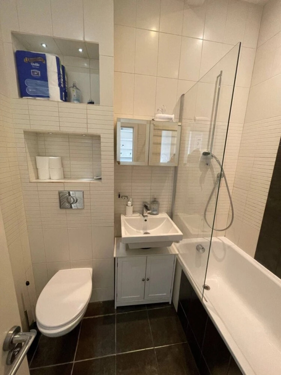 Stylish 1BD Flat With Private Terrace - Kilburn