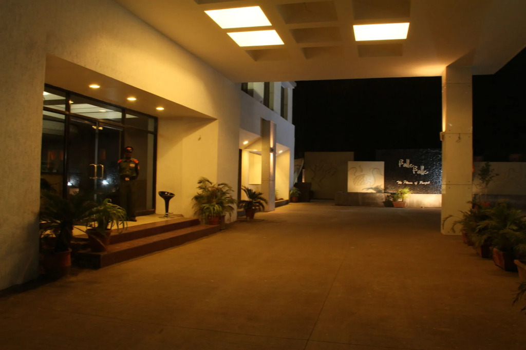 The Manor Hotel