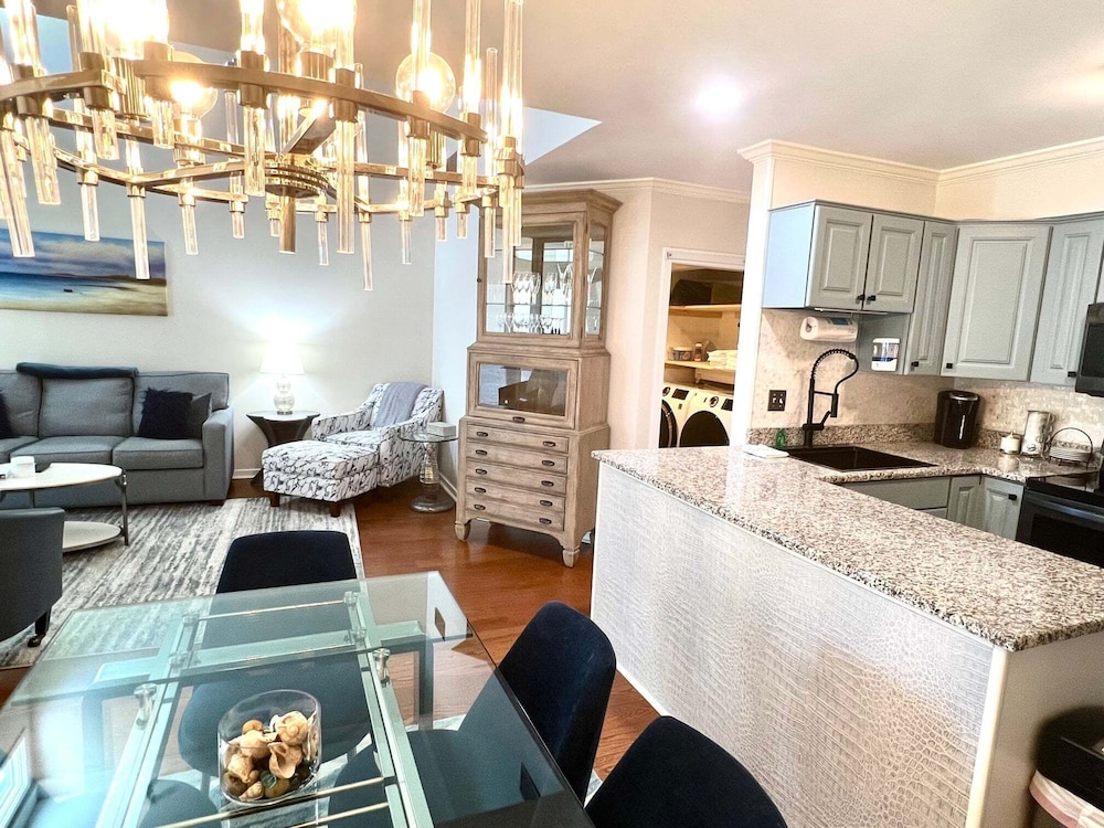 1622 Live oak Park