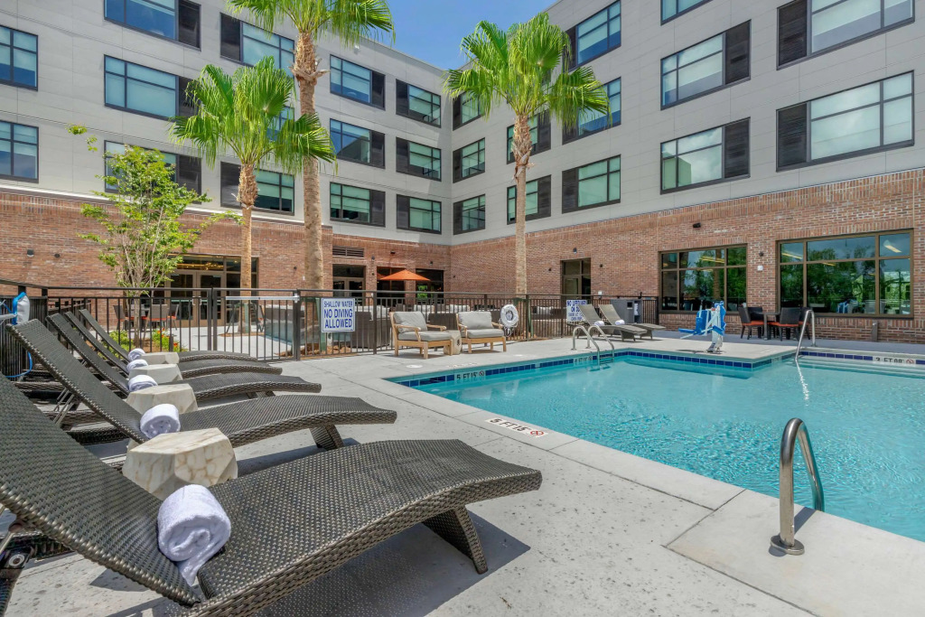 DoubleTree by Hilton Charleston Riverview