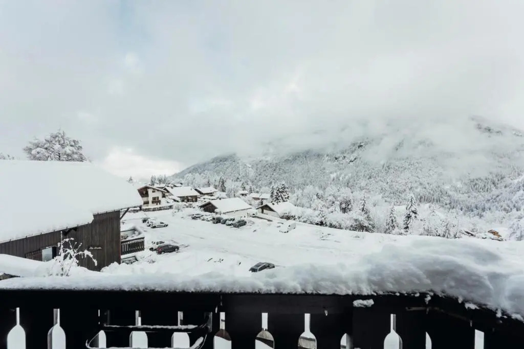 Furnished studio with mountain views next to the Chattrix chairlift Rated 1