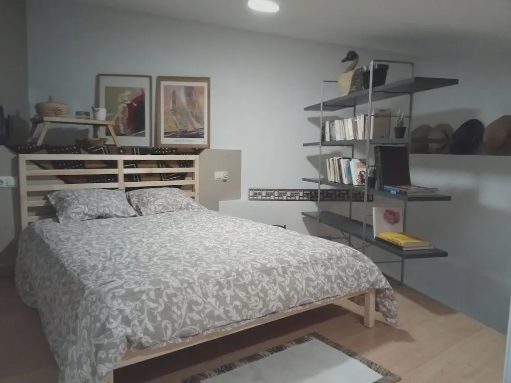 Studio in Madrid, With Shared Pool, Enclosed Garden and Wifi