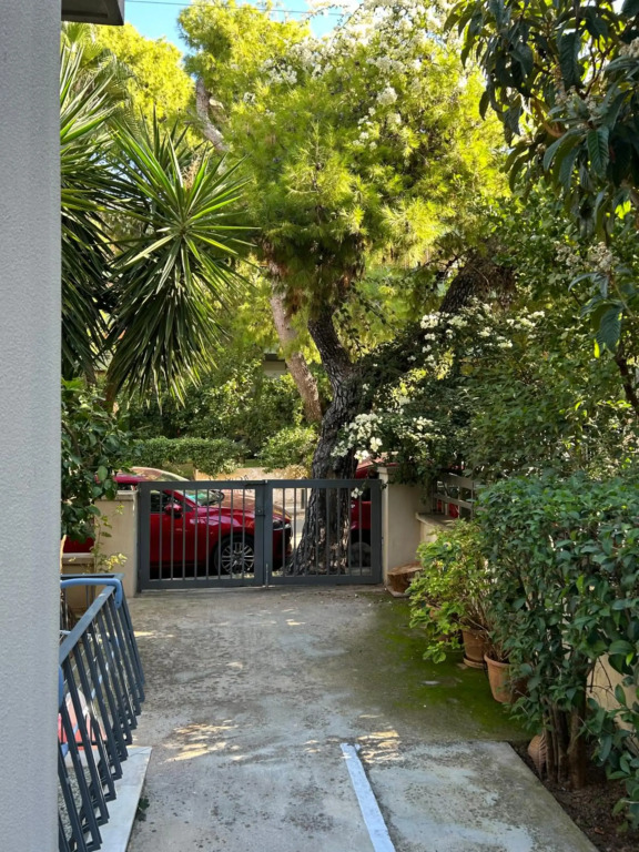 Small Gem Studio Athens, next to metro nomismatokopeio