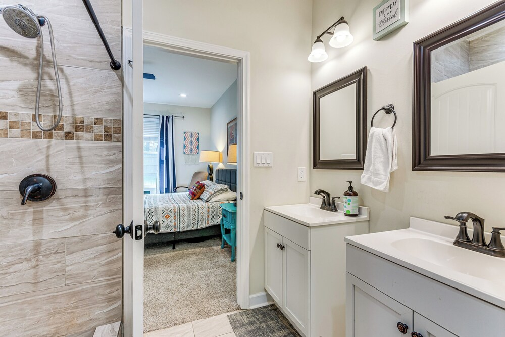 < 2 Mi to Dtwn! Quiet Family Home in Pensacola