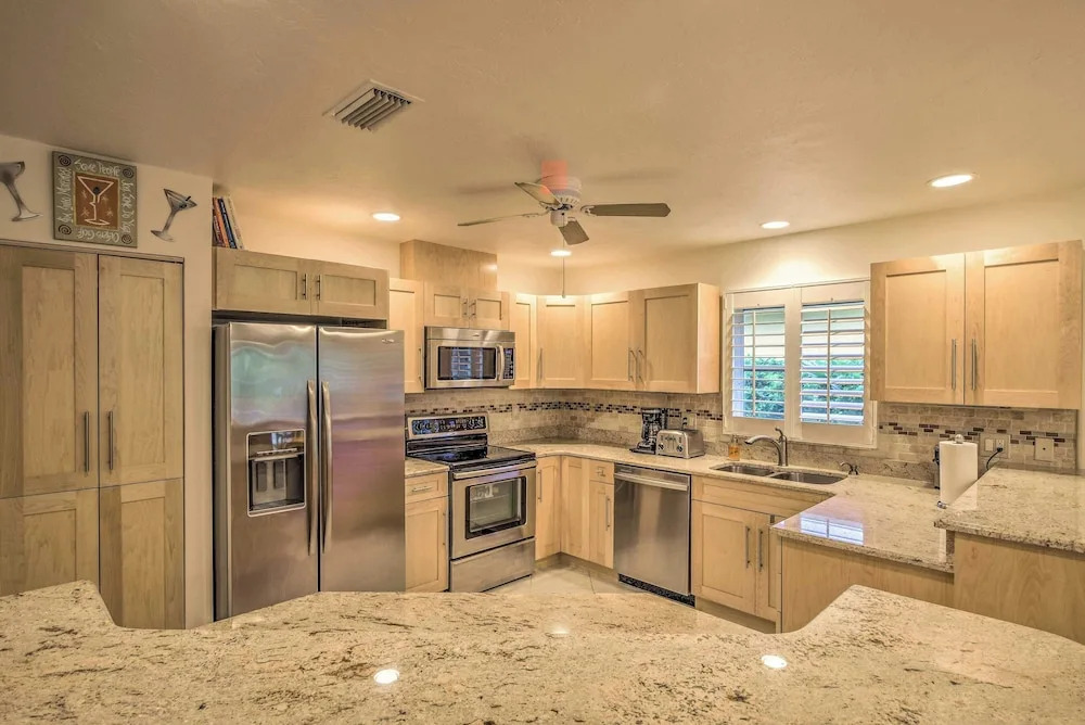Spacious Naples Home < 1 Mi to Vanderbilt Beach!
