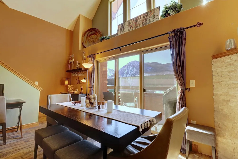 E8 Drake Landing 2br + Loft 2 Bedroom Condo by RedAwning
