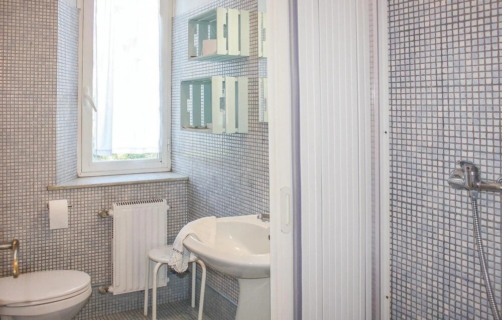 Beautiful Home in Crespina PI With 5 Bedrooms, Wifi and Private Swimming Pool