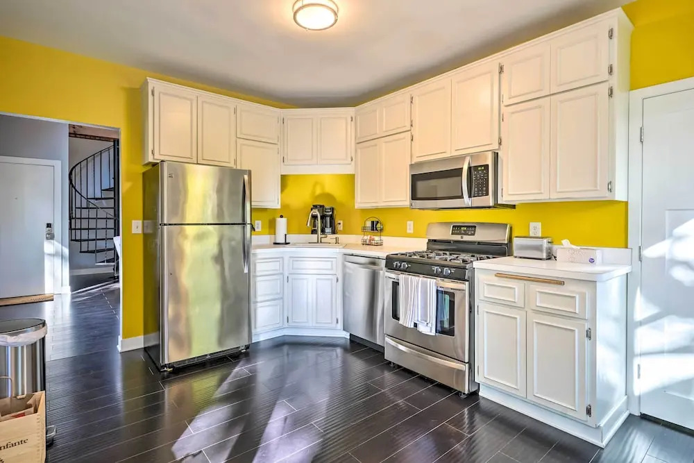 Minneapolis Townhome w/ Loft < 3 Mi to Dtwn!