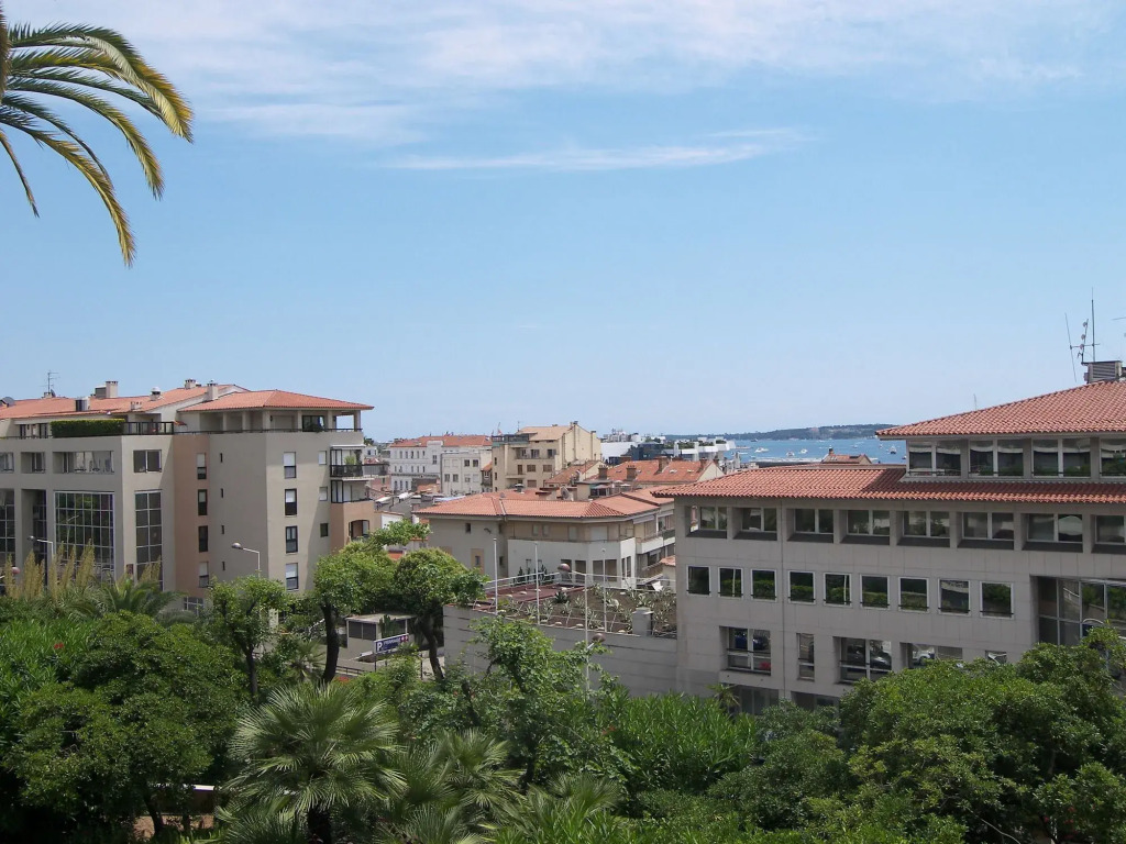 4 bedroom 3 bathrooms sea view Forville Apartment5 mins from the Palais Parking