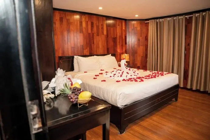 Halong Crown Legend Cruise