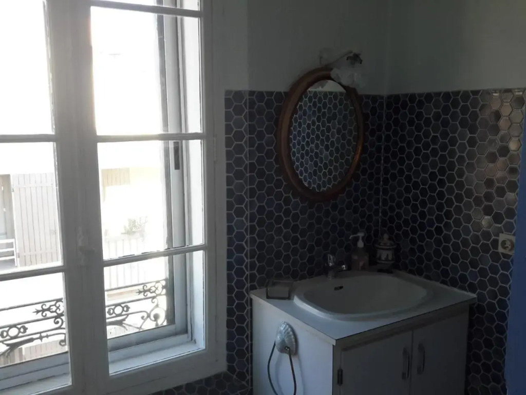 Rue sebastien spacious apartment close beach