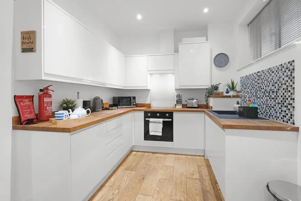 Eastons 1 Bedroom Apt. with Sofa Bed