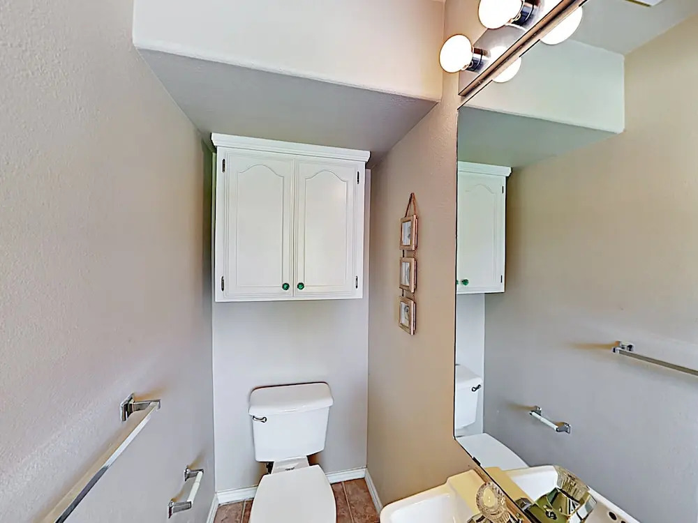 New Listing! Island W/ Pool, Walk To Beach 2 Bedroom Condo