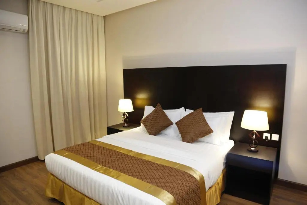 Flora Hotel Suite 2