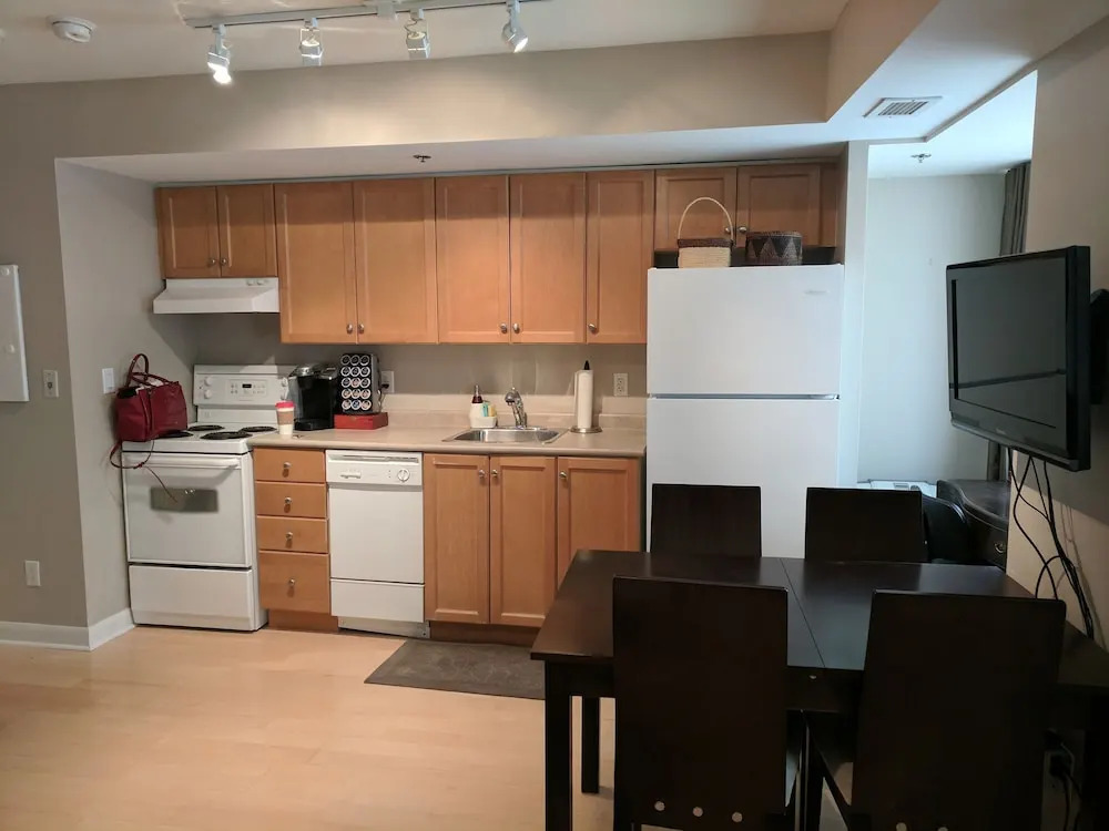 Hotel Suites near Eaton Centre