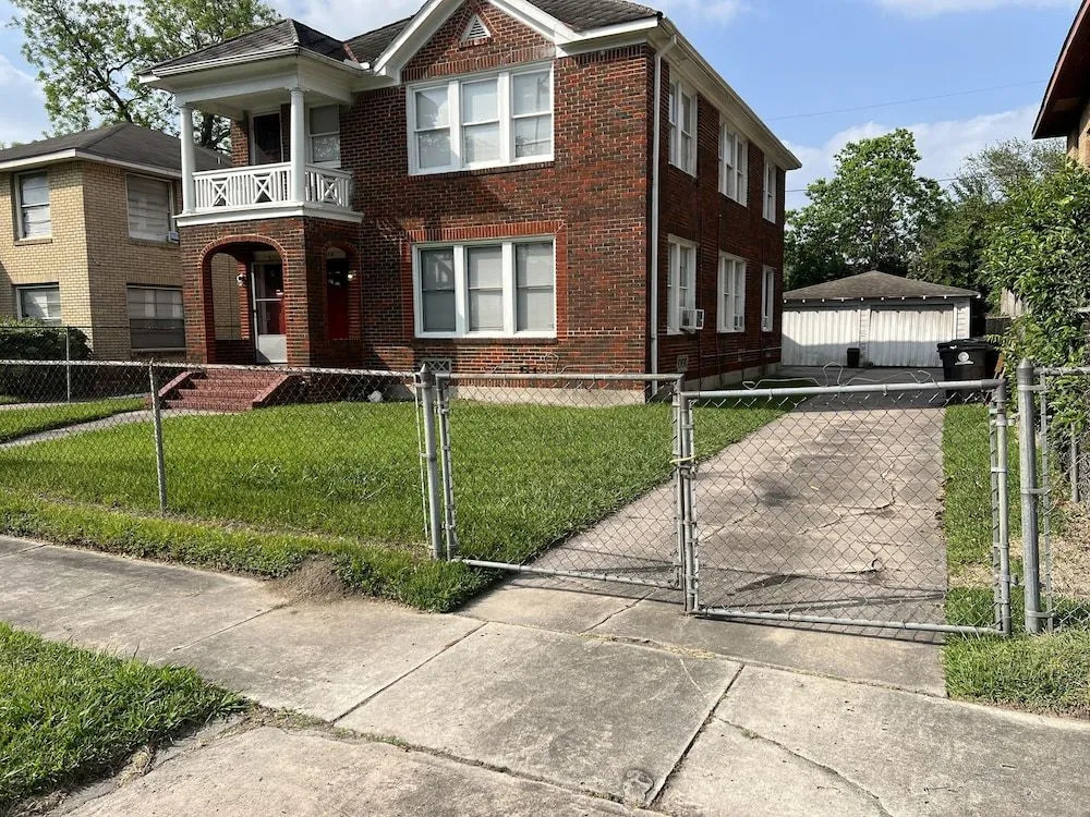Cozy Downtown 2 Bedroom home