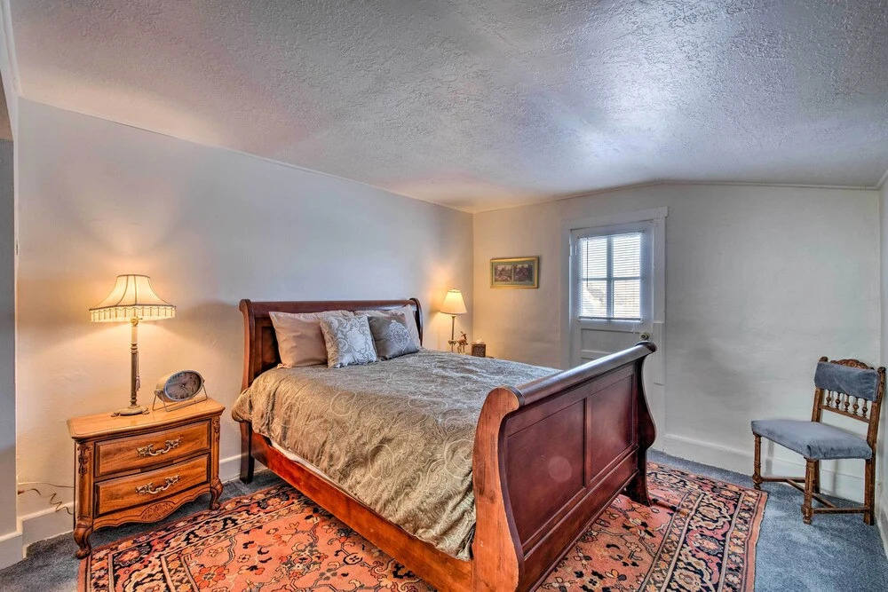 Kik-N-Bak Cottage w/ Beautiful Mountain View