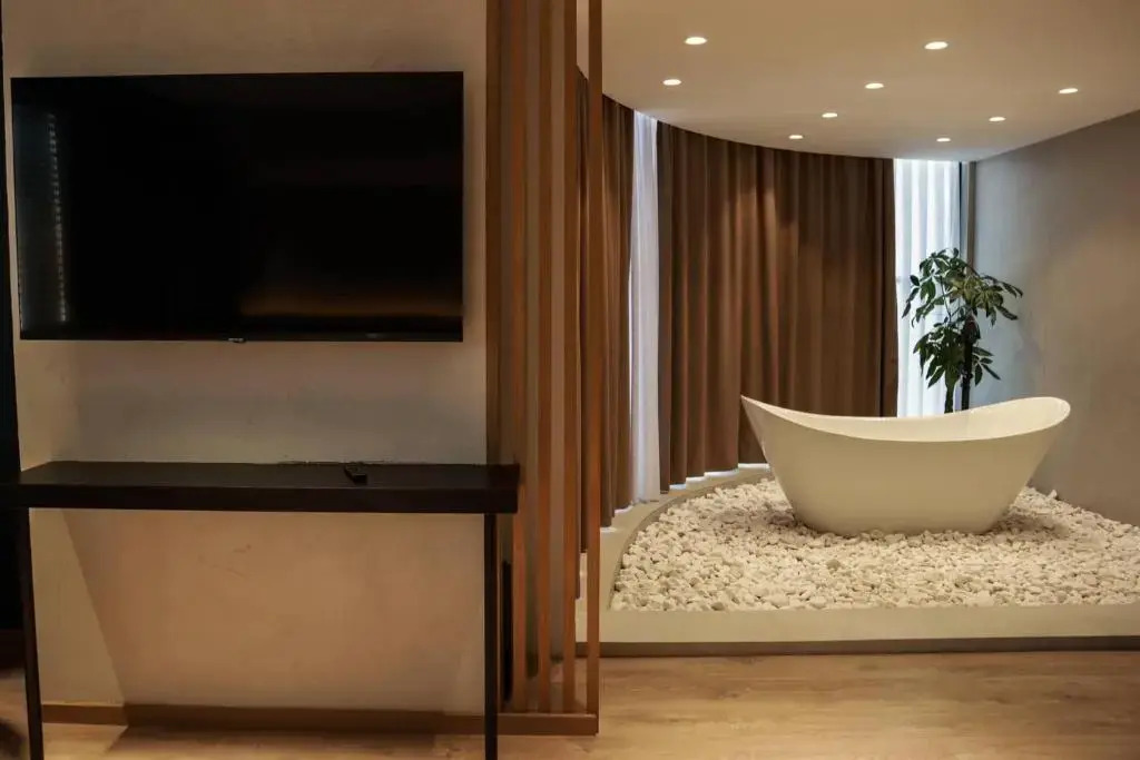 BAZHUR Boutique Hotel