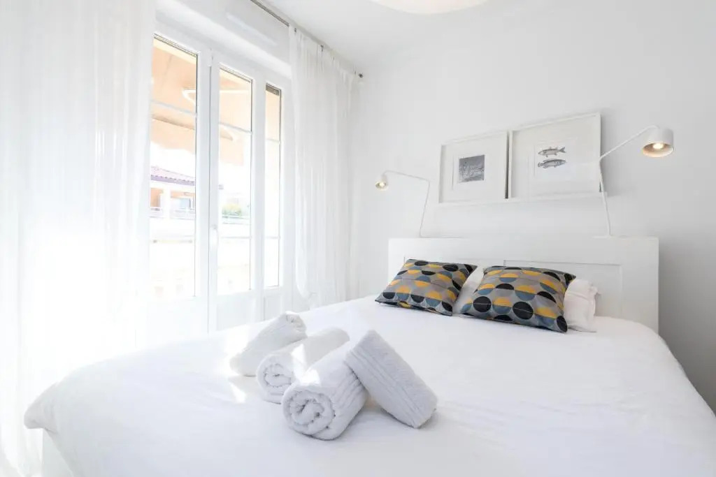 Cosy 1 Bdr Near Garibaldi Square - Top Floor & AC