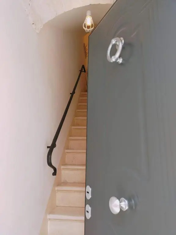 Comes 5 Home