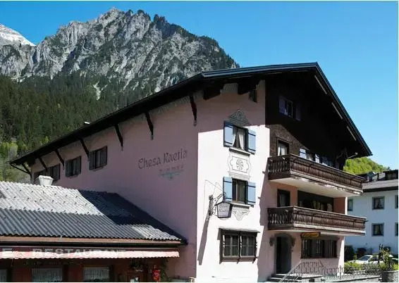 Hotel Garni Lodge Chesa Raetia
