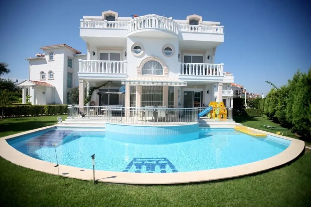 Villa Helios 1 by Elm
