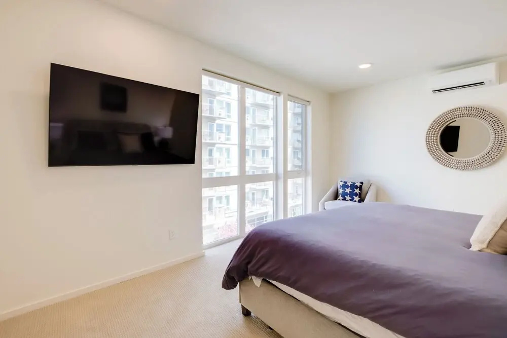 Luxe Seaside Vacation Rental: Walk Downtown!