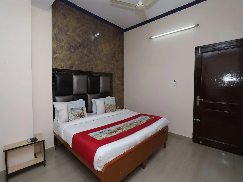 OYO 10347 Hotel Deepak
