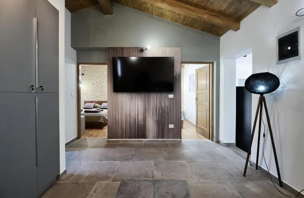 Cozy, Spacious and Fenced Holiday Home Near the Sea