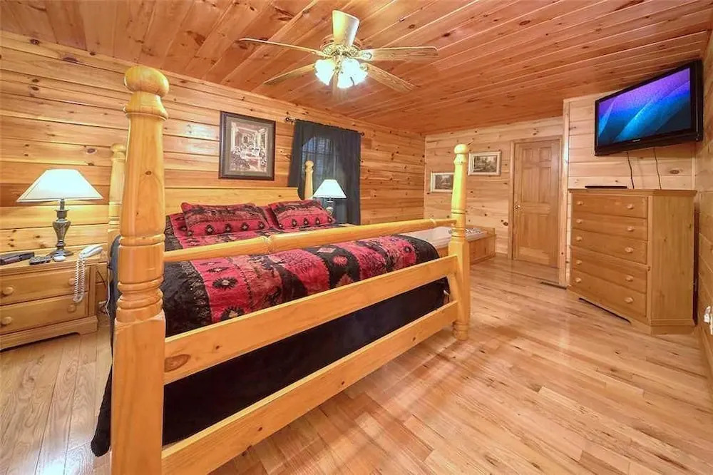 Good Times 3 Bedroom Home with Hot Tub