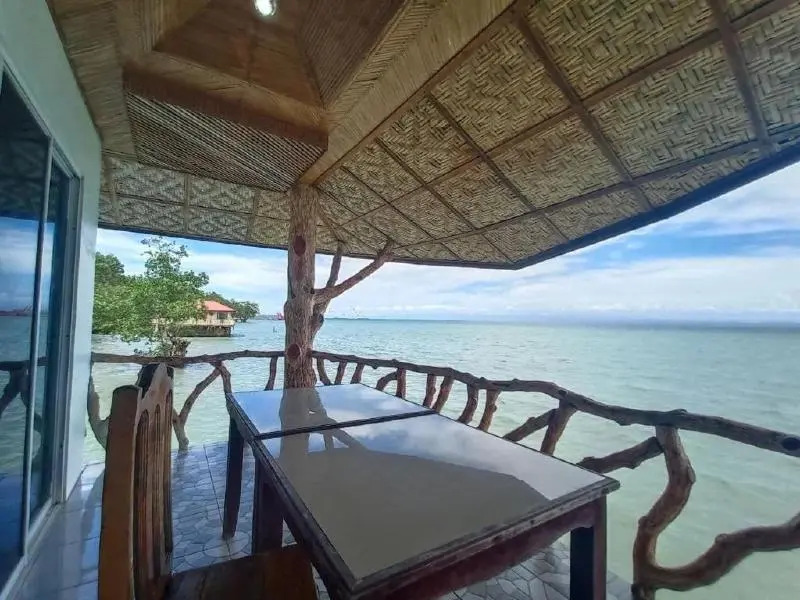 RedDoorz Plus @ Costa Roca Balamban