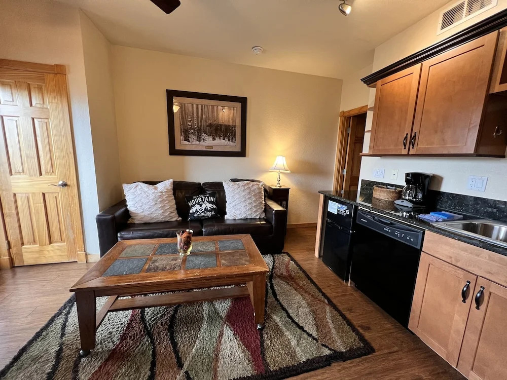 Macgregor Mountain 27c 1 Bedroom Condo by RedAwning