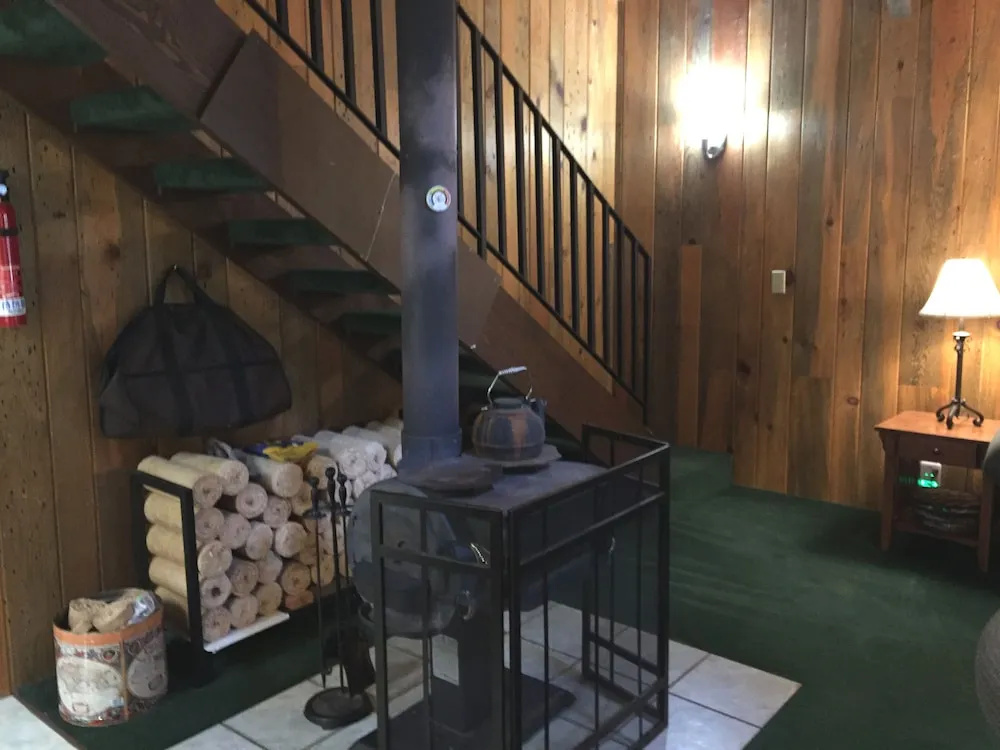 Snowline Cabin #98 A pet Friendly Cabin With a Wood Stove, hot tub and Wifi!
