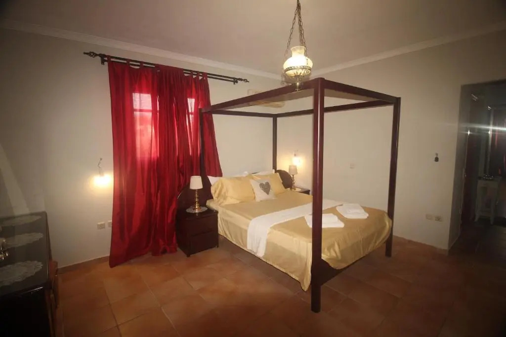 Private Villa AKOBARA, 2km from city center