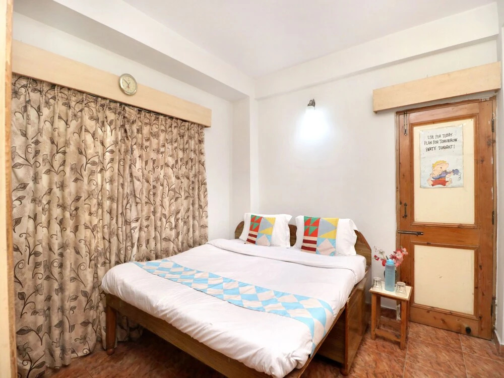 OYO 16558 HOME Cozy 2BHK Valley View ISBT Shimla