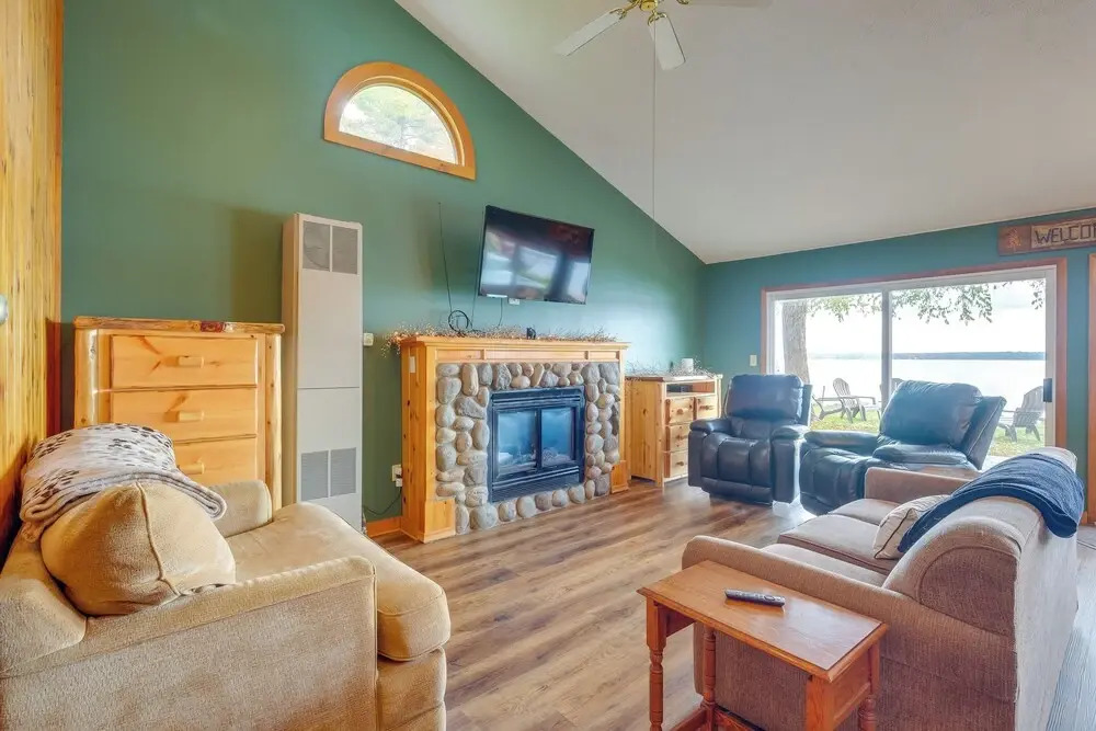 Kalkaska Retreat: Private Hot Tub, Dock, Fireplace