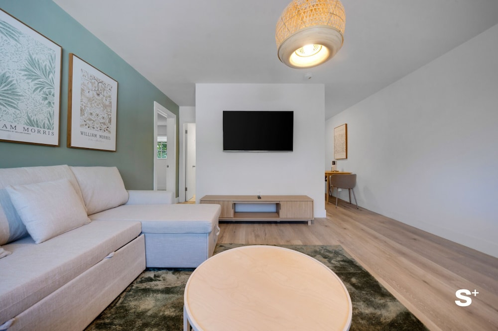 Chic 1-BD Apt in Miami Gym-Free Parking