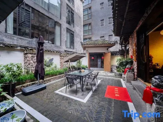 Qingya Courtyard · Sunny Villa · Designer Miaofeng Boutique Stay (Fenghuang Ancient Town)