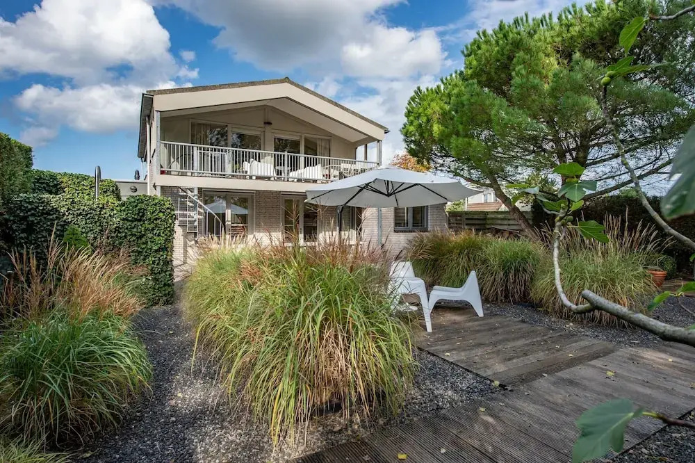 Bungalow near Marina and Beach Kamperland